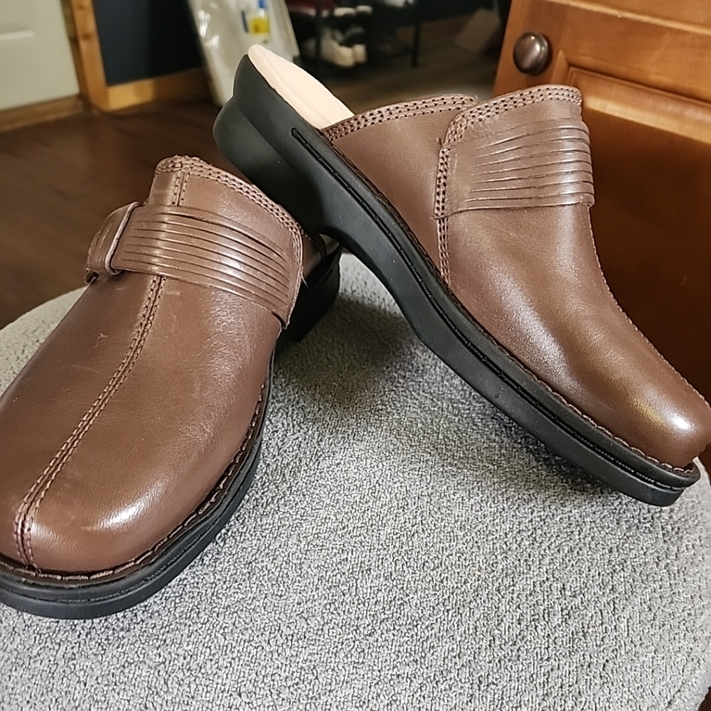 Womans NWOT Slide On Clarks Taupe Size 7. Buckle Detail Never Worn